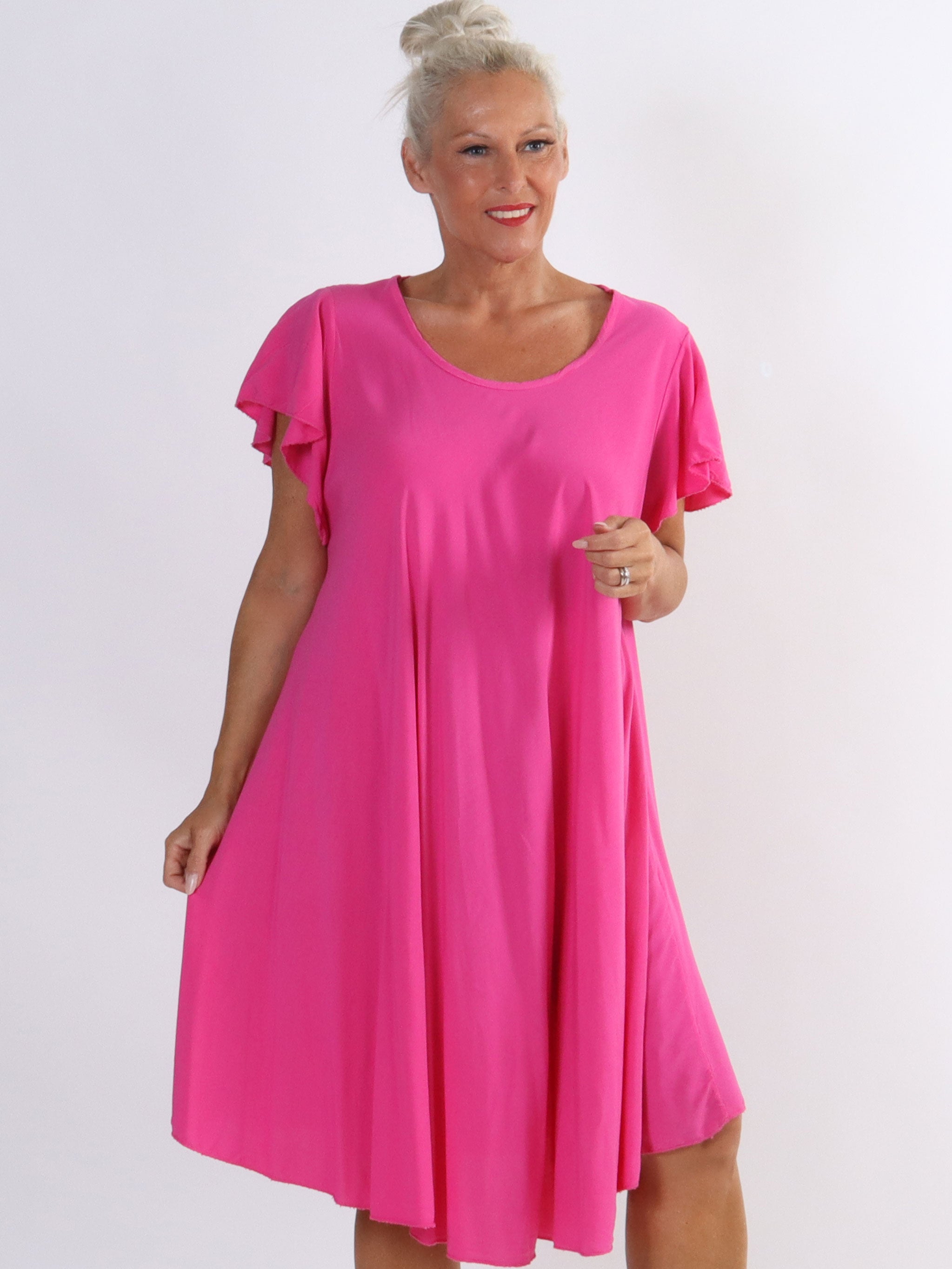 Davina - Simpel plus size kjole i viskose med t-shirt ærmer